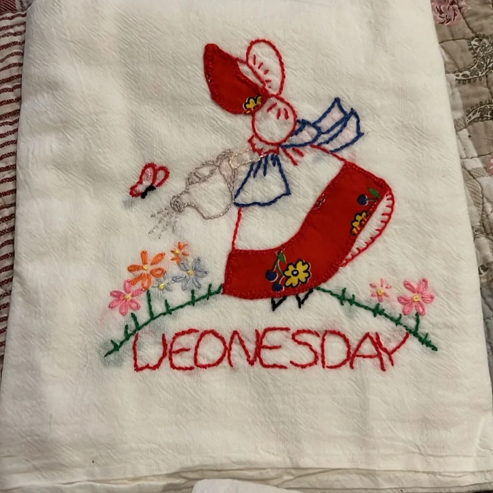 Vintage Days of the Week kitchen towels set